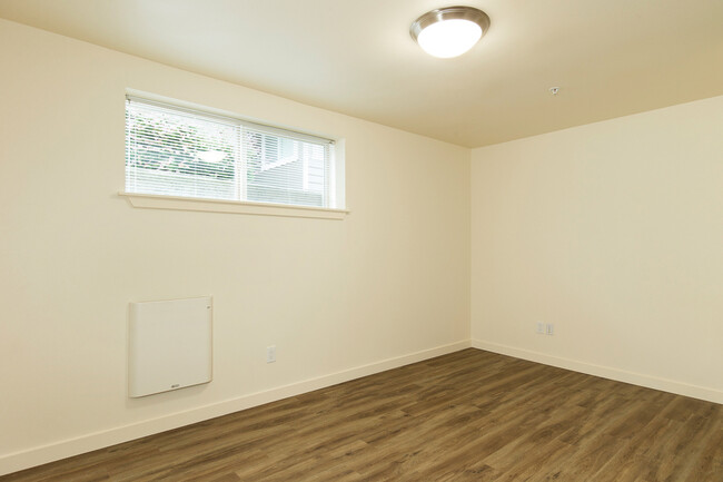 Building Photo - Modern Spacious 3 Bedroom, 2 Bath Apartmen...