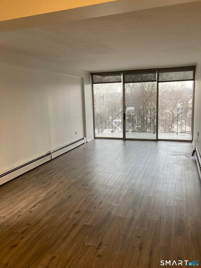 Building Photo - 87 Glenbrook Rd