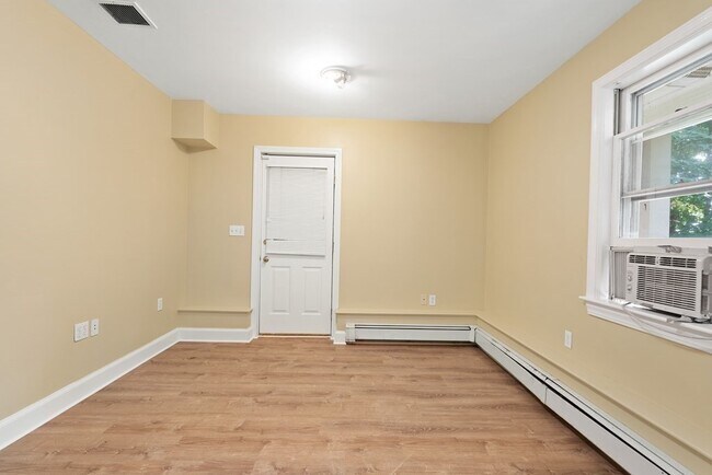 Building Photo - 303 Upland Ave