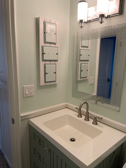 Custom beach tones in bathroom - 18900 Delaware St