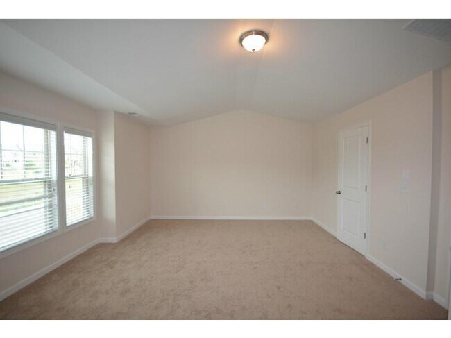 Building Photo - 3390 New Fawn Ln