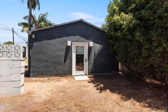 Building Photo - 2548 Violet St