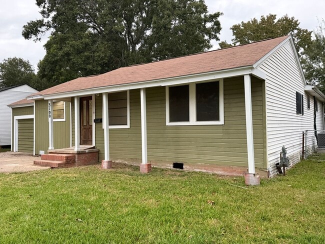 Primary Photo - 3 Bedroom, 2 Bathroom Home for Rent in Groves, Tx