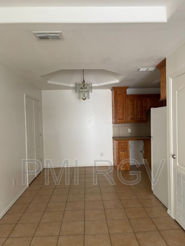 Building Photo - 1503 E Coyote St