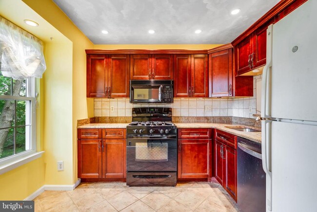 Building Photo - 1602 Hawthorne Ct