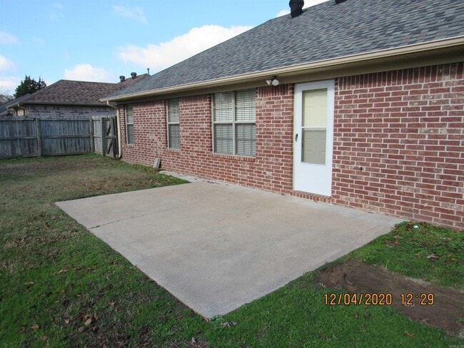 Building Photo - 2235 Sugar Creek Dr