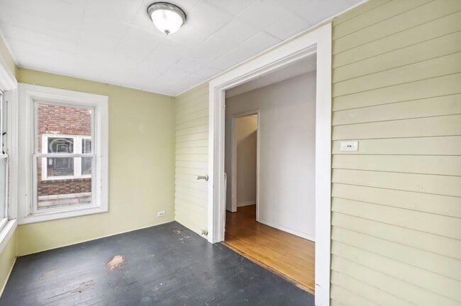 Building Photo - 2515 Lyndale Ave S