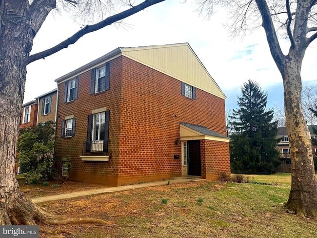 Building Photo - 1 Crotona Ct