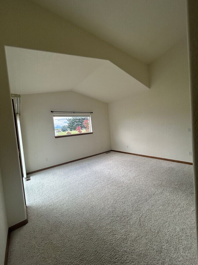 Building Photo - Beautiful Home on Village Greens with Vaulted Ceilings~A rare find!