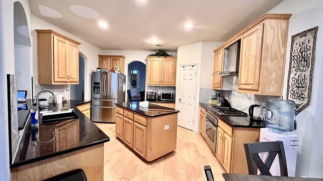 Building Photo - 1237 Tioga Dr