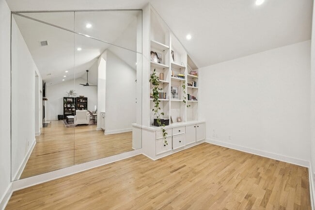 Building Photo - 5816 Orchid Ln