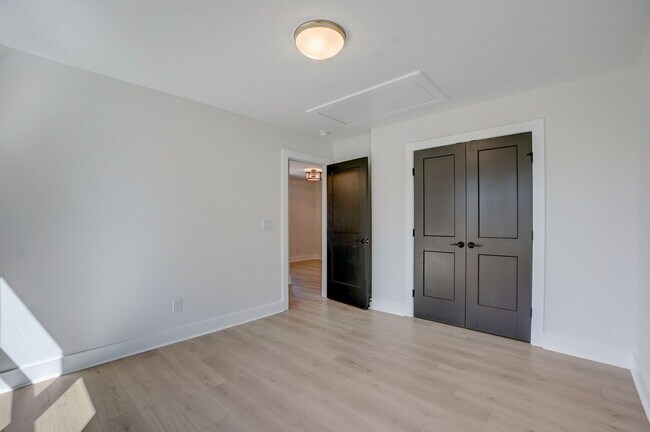 Building Photo - 1112 Pender St