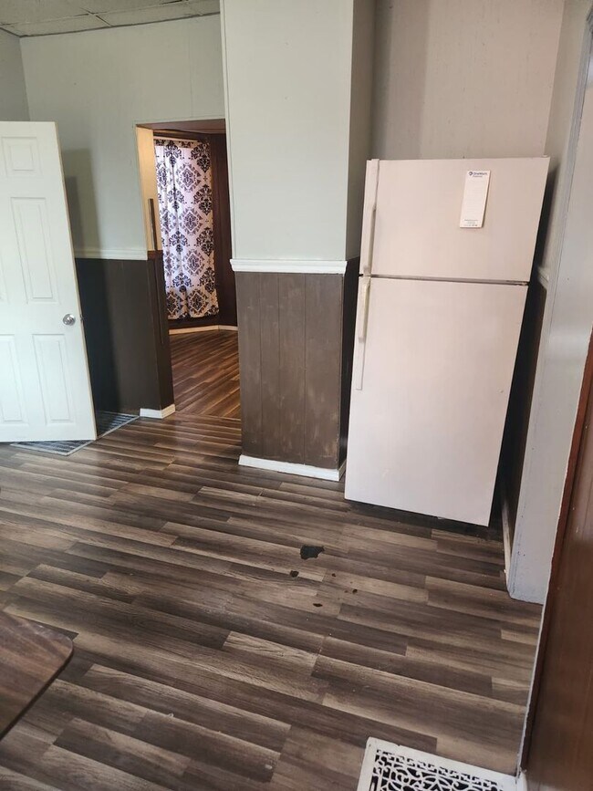 Building Photo - 202 5th Ave