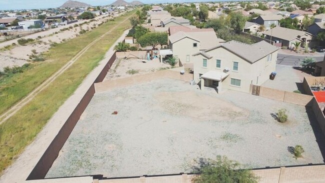 Building Photo - 4BR / 2.5BA Home with Expansive Lot – 2-Car Garage, Community Pools & Golf