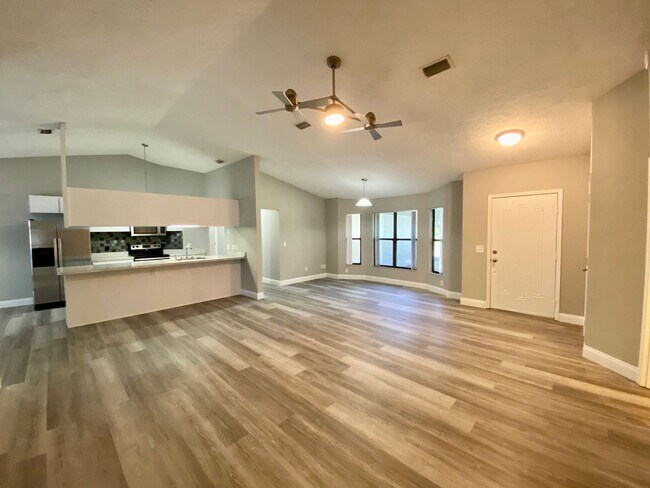 Building Photo - Three bedroom two bathroom Inverness Highlands Home