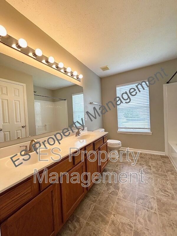 Building Photo - 6647 Crestwell Ln