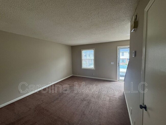 Building Photo - 172 Pine Creek Court Ext