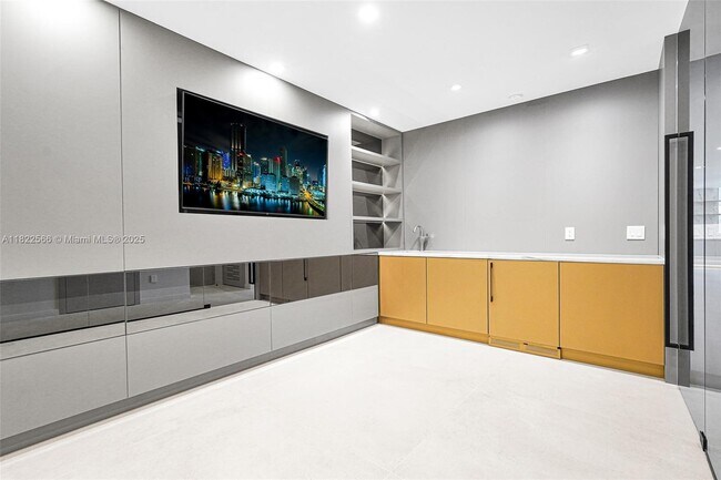 Building Photo - 3535 S Ocean Dr