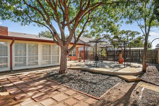 Building Photo - 3210 Cimmaron Ave