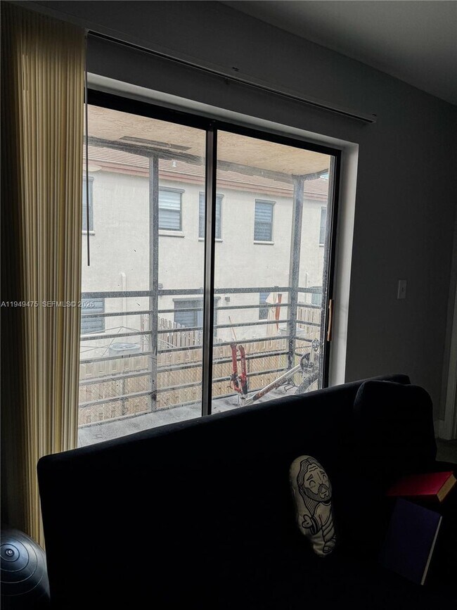 Building Photo - 841 NE 207th Ln