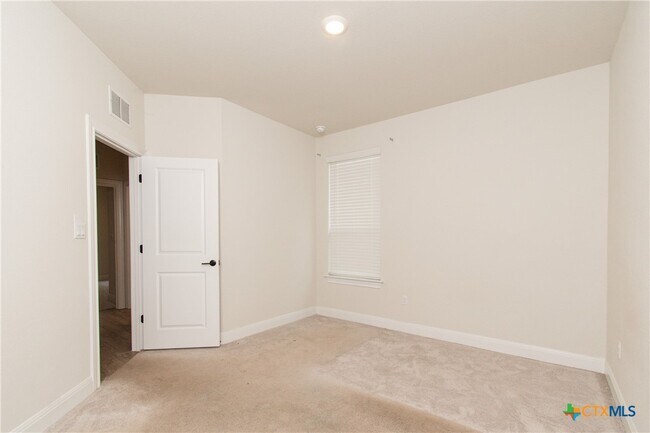 Building Photo - 250 Sugar Cane Rd