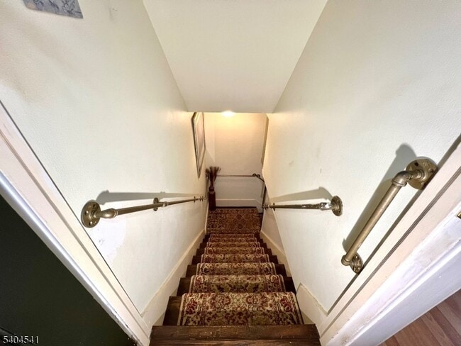 Building Photo - 24 Sycamore St