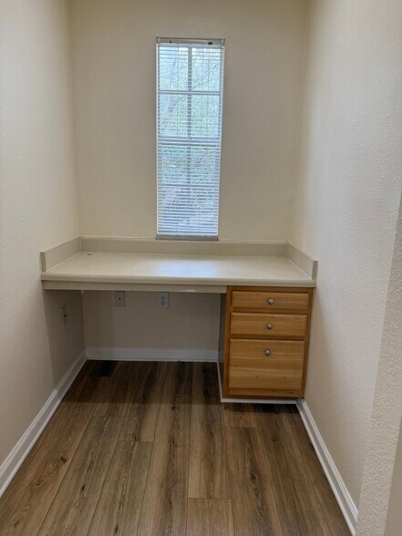 Office Space - 10075 Gate Pky N