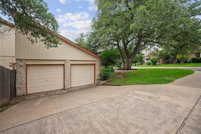 Building Photo - 10511 Tweedsmuir Dr