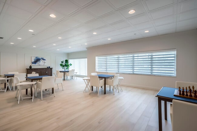 Building Photo - 4301 N Ocean Blvd