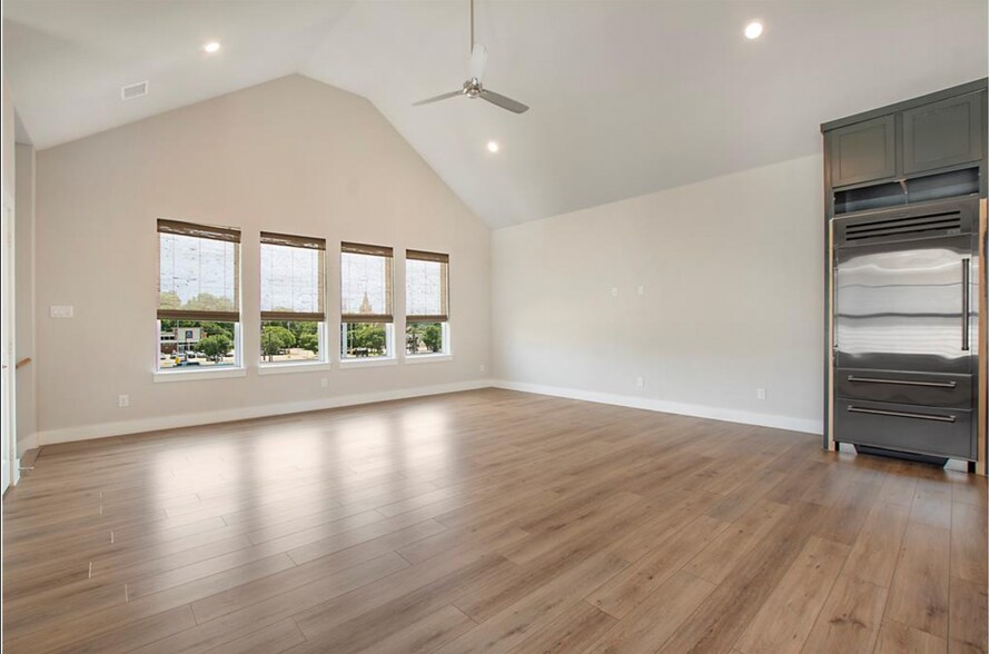 Building Photo - 1005 Cavour Pl