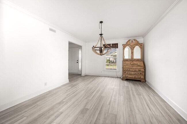 Building Photo - Awesome 4BR/3BA end-unit townhouse in the desirable River Plantation neighborhood!