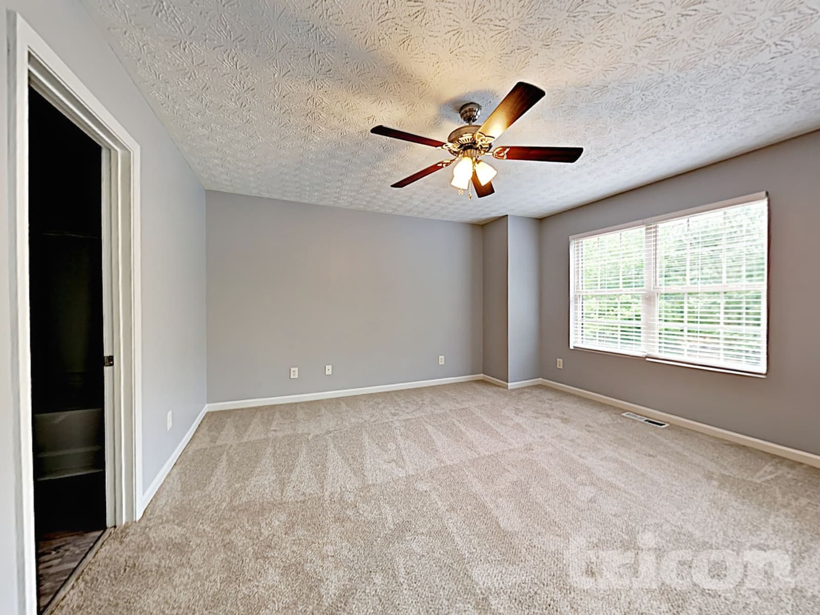 Building Photo - 418 Whippet St