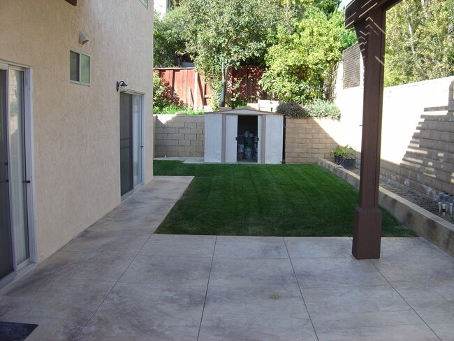 Building Photo - 407 Leavens Ct