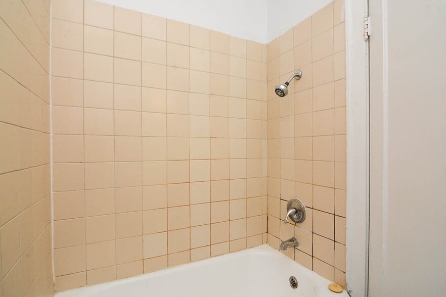 Building Photo - 4854 N Damen Ave