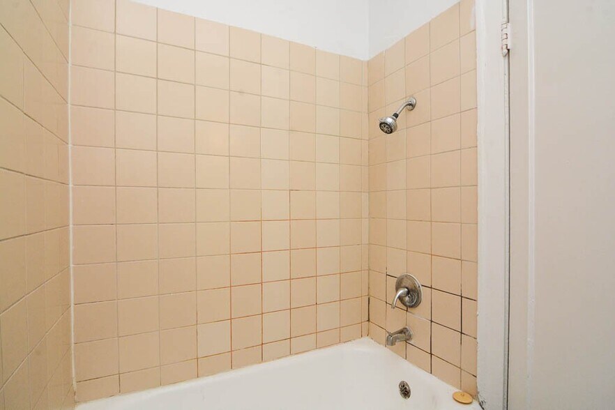 Building Photo - 4856 N Damen Ave