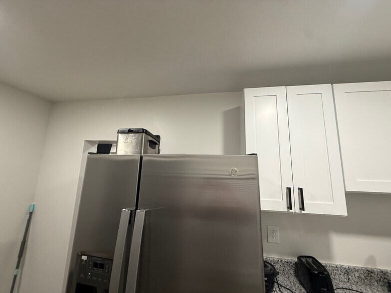 Building Photo - 1 Maple Ave