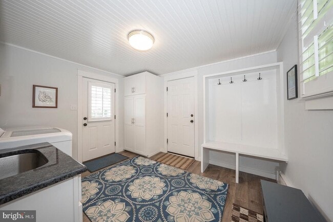 Building Photo - 533 Monument Ave