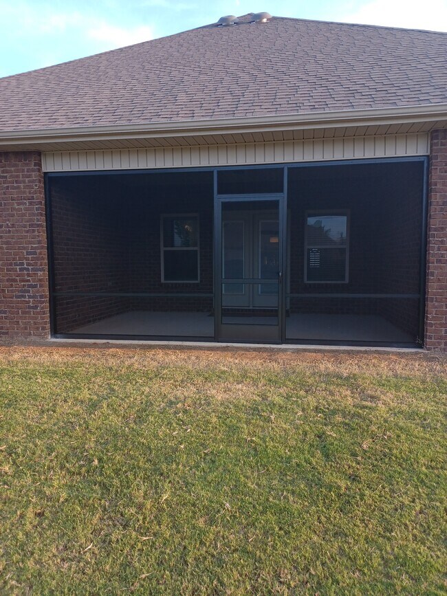 Building Photo - 28563 Paseo Rd