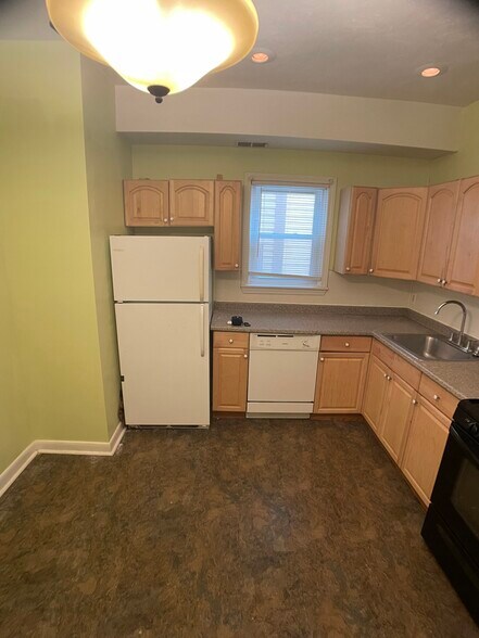 Building Photo - 169 Windsor St