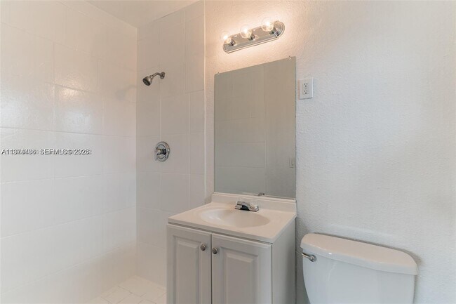 Building Photo - 650 SW 29th Ave