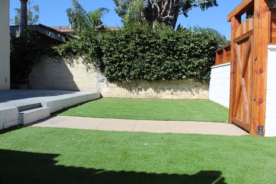 Building Photo - 1037 Pleasantview Ave