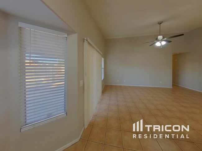 Building Photo - 12209 W Edgemont Ave