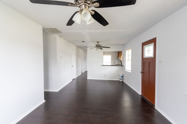 Building Photo - 629 13th Ave N