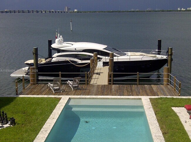 Building Photo - 1277 N Venetian Way