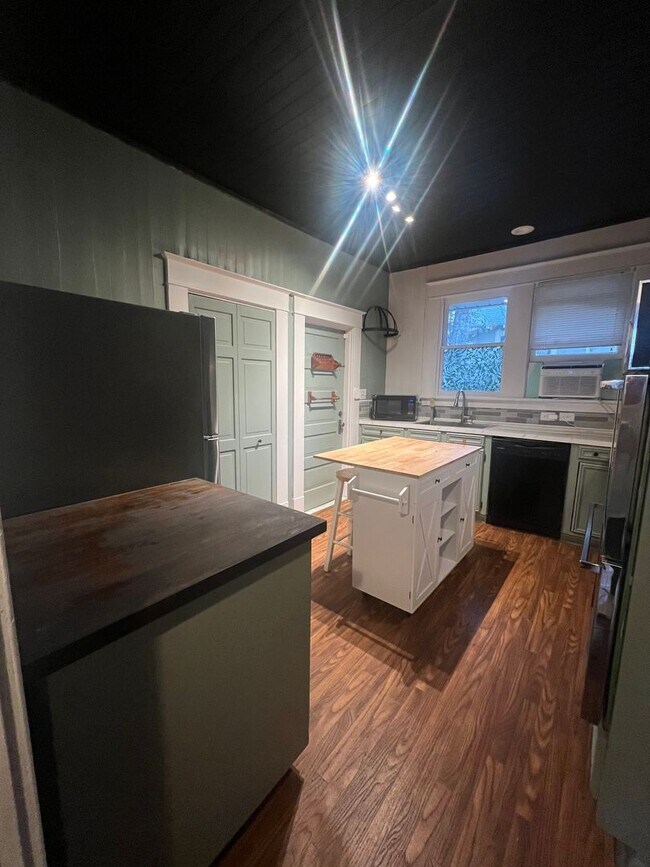 Building Photo - Historic Highland Beauty WITH Garage Apartment!