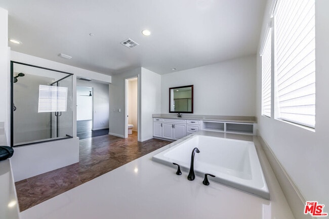 Building Photo - 22379 Driftwood Ct