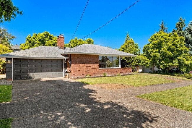Building Photo - Mid-Century Classic! 3bd/3ba 2700 sf Short...