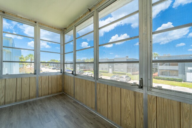 Building Photo - 938 Normandy Trail