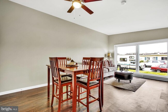 Building Photo - Coming Soon- Beautiful 3 Bedroom, 1 Bath h...