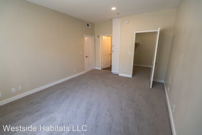 Building Photo - 7057 Lanewood Ave